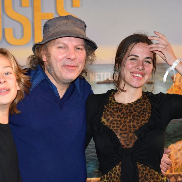 Billy, le fils de Philippe Katrine et Julie Depardieu, Philippe Katerine, sa fille Edie Blanchard  - Avant-première du film "Voleuses" diffusé sur Netflix. 
Paris le 24 octobre 2023.

© Veeren / Bestimage
