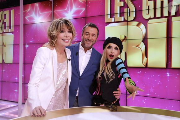 Isabelle Morizet (Karen Cheryl), Bernard Montiel et Jeanne Mas - Enregistrement de l'émission "Les Grands du Rire", présentée par B.Montiel et K.Cheryl (I.Morizet), et diffusée le 28 septembre sur C8. Le 18 décembre 2023 © Cédric Perrin / Bestimage