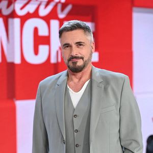 Après 20 ans de bons et loyaux services, il tire sa révérence. 

Exclusif - Olivier Minne - Enregistrement de l'émission Vivement dimanche consacrée à l'équipe du Splendid au studio Rive Gauche, présentée par M.Drucker, et diffusée le 2 mars sur France 3. Paris, le 21 février 2025. 
© Guillaume Gaffiot / Bestimage