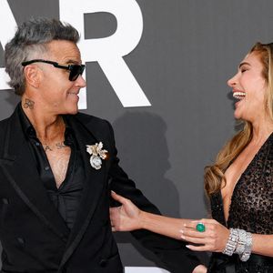 Robbie Williams et sa femme Ayda Field - Photocall du gala " amfAR 2026 by Chopard " à l'Hôtel du Cap-Eden-Roc à Antibes, lors du 79ème Festival International du Film de Cannes. Le 21 mai 2026
© Jacovides-Moreau / Bestimage