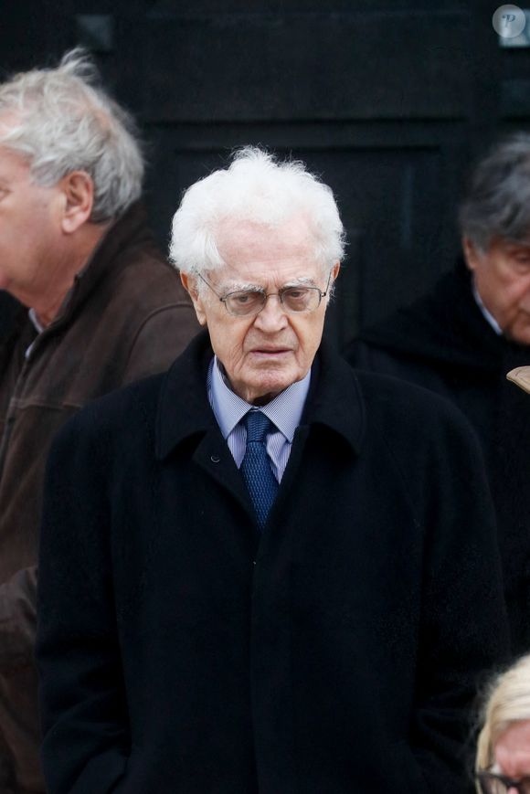 Lionel Jospin s'est éteint entouré de ses proches.

Lionel Jospin - Personnalités à la sortie des obsèques du journaliste Jean-Yves Lhomeau au cimetière du Père Lachaise à Paris. Le 10 octobre 2024
© Christophe Clovis / Bestimage