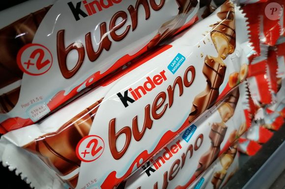 Née en 1939 à Savigliano, elle avait étudié l’interprétariat à Milan avant de rejoindre l’entreprise familiale comme traductrice en 1961. 

Illustration des produits Kinder dans un supermarché à Paris. Le géant de la confiserie, Ferrero, père de Kinder, de Nutella ou encore de Mon Chéri rappelle, en effet, en France certains lots de produits chocolatés Kinder fabriqués en Belgique en raison d'une suspicion d'infection à la "salmonella typhimurium". A deux semaines seulement de Pâques et de la traditionnelle chasse aux œufs.
© Federico Pestellini / Panoramic / Bestimage