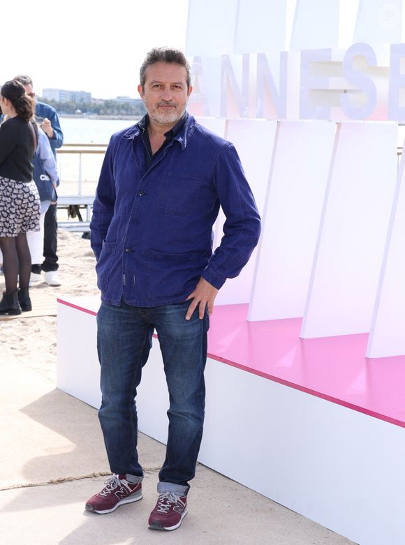 Farouk Bermouga - Photocall de "Demain nous appartient" lors du 7ème festival international Canneséries à Cannes, le 6 avril 2024.
© Denis Guignebourg / Bestimage