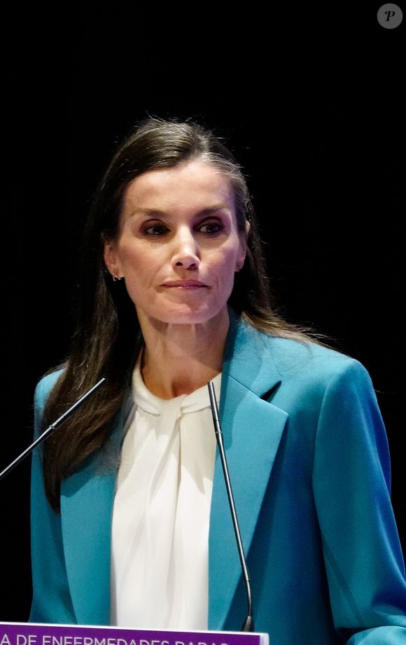 Cette année encore, l'épouse du roi Felipe VI d'Espagne a présidé un événement majeur organisé par la Fédération espagnole des maladies rares (FEDER) dans le cadre de la Journée mondiale des maladies rares.

Letizia d'Espagne préside l'événement organisé pour marquer la Journée mondiale des maladies rares à l'Auditorium et au Centre des congrès de Castellon à Castellón de la Plana, Espagne, le 3 mars 2026. 

Photo : Lalo Yasky / Bestimage