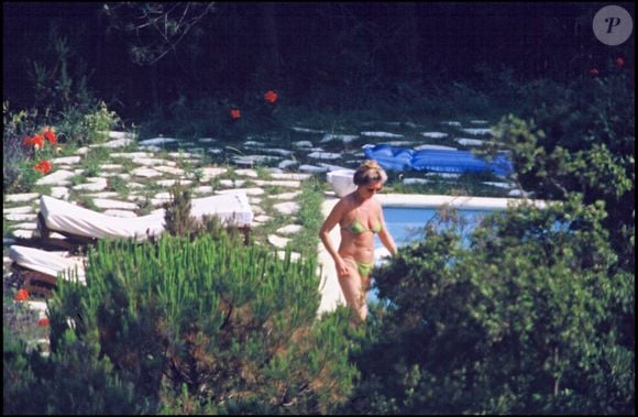 Archives - Brigitte Bardot chez elle à la Madrague (DANIEL ANGELI / BESTIMAGE).