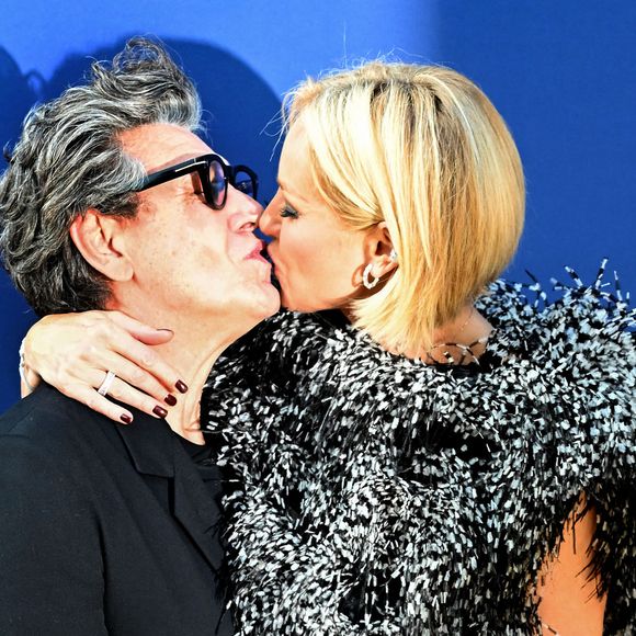 Marc Lavoine et sa compagne Adriana Karembeu - 11ème édition du Gala de charité de Patrick Mouratoglou à la Mouratoglou Academy & Resort à Biot le 21 juin 2025. Ce gala de prestige réunit chaque année les grandes figures du sport, du divertissement et de nombreux donateurs, mobilisés pour soutenir les jeunes talents du tennis mondial. © Bruno Bebert/Bestimage