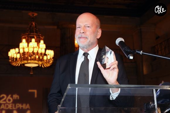 Ces moments remplis d’amour représentent pour Rumer « une immense victoire ».

Bruce Willis lors de la 2e cérémonie annuelle des Luminere Awards de M. Night Shyamalan au 26e Festival du film de Philadelphie, le 26 octobre 2017. © Backgrid USA / Bestimage
