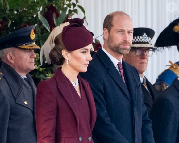 "Nous vous souhaitons à tous un très joyeux Noël", ont naturellement notifié le prince William et son épouse. Un tendre cliché pris depuis leur domaine d'Amner Hall.

Le prince William, prince de Galles, et Catherine (Kate) Middleton, princesse de Galles lors de la cérémonie de bienvenue pour la visite d'État de l'émir du Qatar Tamim ben Hamad Al-Thani à Londres, Royaume Uni, le 3 décembre 2024. © GoffPhotos/Bestimage