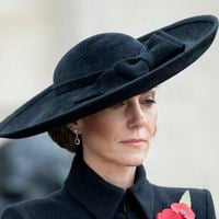 Kate Middleton avec des boucles d’oreilles en rubis presque jamais vues, l’histoire qui se cache derrière
