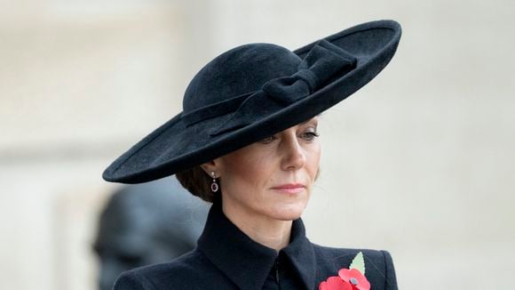 Kate Middleton avec des boucles d’oreilles en rubis presque jamais vues, l’histoire qui se cache derrière