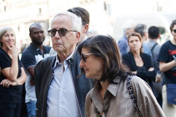 en toute discrétion depuis 2018.

Fabrice Luchini et sa compagne Emmanuelle Garassino - Arrivées aux obsèques de Philippe Labro en l'église de Saint-Germain-des-Prés à Paris le 13 juin 2025 © Dominique Jacovides - Christophe Clovis / Bestimage