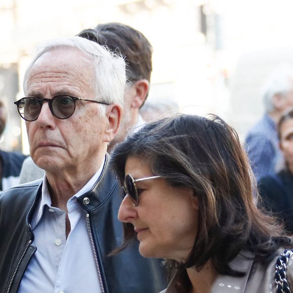 en toute discrétion depuis 2018.

Fabrice Luchini et sa compagne Emmanuelle Garassino - Arrivées aux obsèques de Philippe Labro en l'église de Saint-Germain-des-Prés à Paris le 13 juin 2025 © Dominique Jacovides - Christophe Clovis / Bestimage