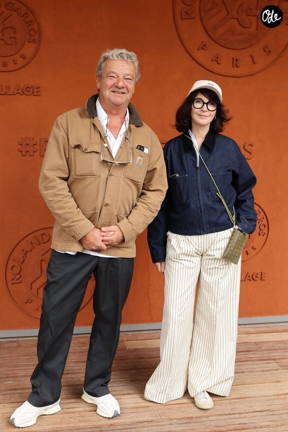 Zabou Breitman au photocall du village lors des Internationaux de France de Tennis de Roland Garros 2026, à Paris, France, le 6 juin 2026. © Jacovides-Moreau/Bestimage
