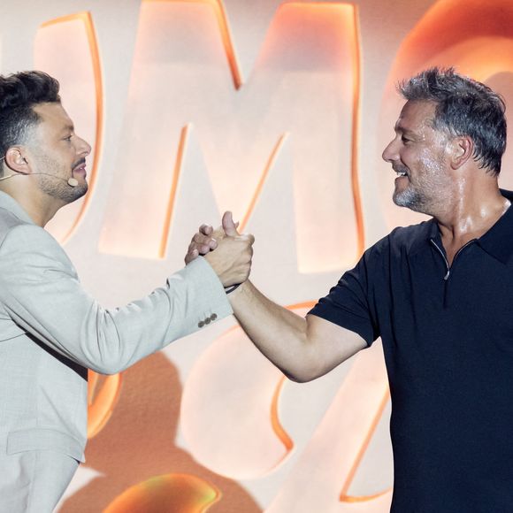 Pour enregistrer son émission, Kev Adams s'est - une nouvelle fois - offert un casting cinq étoiles ! Gad Elmaleh, Camille Lellouche, Maxime Gasteuil, Elodie Poux, Franck Dubosc, Anne Roumanoff ou encore Chantal Ladesou ont répondu présents !

Exclusif - Kev Adams, Titoff - Enregistrement de l'émission "L'humour à la plage" pour la 2eme édition du festival de Juan les Pins à la pinède Gould le 27 juin 2025. © Bruno Bebert / Bestimage