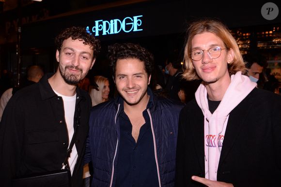 Exclusif - Roman Frayssinet, Alexandre Kominek, Paul Mirabel lors de la soirée de lancement du Fridge, le nouveau comedy club de Kev Adams à Paris, le 24 septembre 2020.

Photo : Rachid Bellak / Bestimage