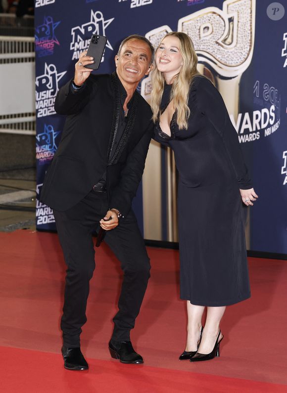 Nikos Aliagas, Hélèna - La 27 ème édition des NRJ MUSIC AWARDS au Palais des festivals et des congrès, à Cannes vendredi 31 octobre 2025. © Christophe Aubert via Bestimage