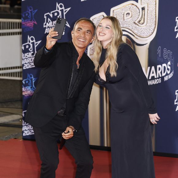 Nikos Aliagas, Hélèna - La 27 ème édition des NRJ MUSIC AWARDS au Palais des festivals et des congrès, à Cannes vendredi 31 octobre 2025. © Christophe Aubert via Bestimage