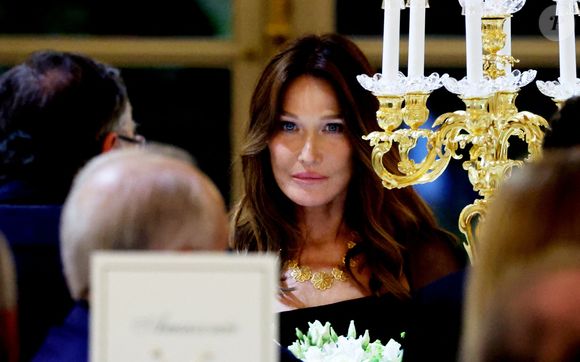 Carla Bruni Sarkozy lors du dîner d’État en l’honneur du président brésilien et de sa femme au palais présidentiel de l’Élysée à Paris, France, le 5 juin 2025. 

© Dominique Jacovides / Bestimage