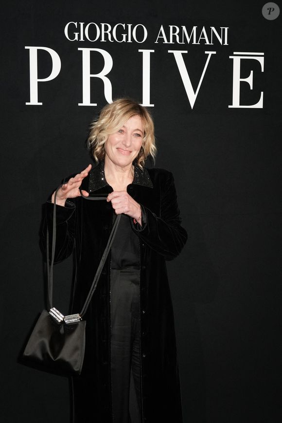 Valeria Bruni Tedeschi lors du défilé Giorgio Armani Prive Haute Couture Printemps/Été 2026 dans le cadre de la semaine de la mode à Paris le 27 janvier 2026 à Paris, France.
© Lucia Sabatelli / Bestimage