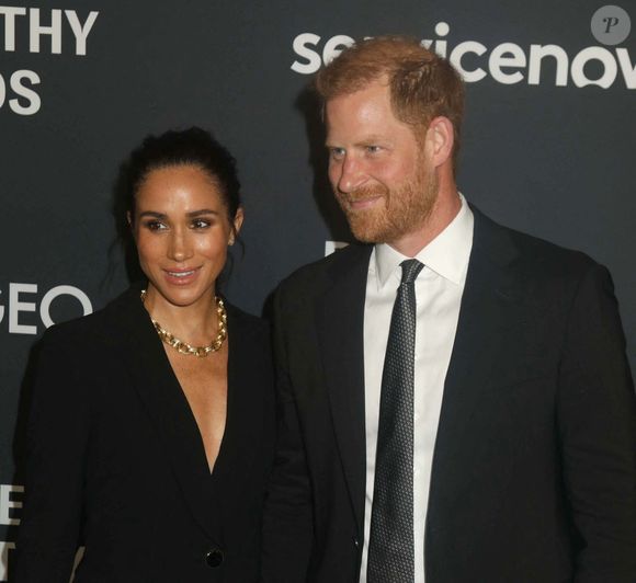 Le prince Harry, duc de Sussex et Meghan Markle, duchesse de Sussex, lors du 3ème gala annuel du projet "Healthy Minds" aux Spring Studios à New York, le 9 octobre 2025. Photo : Zuma Press / Bestimage