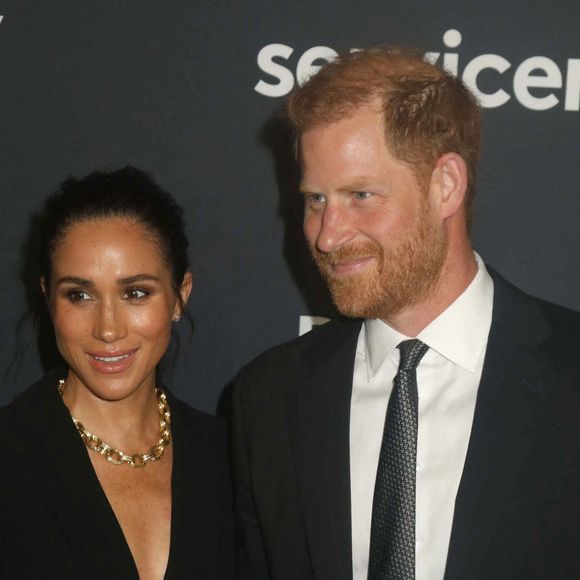 Le prince Harry, duc de Sussex et Meghan Markle, duchesse de Sussex, lors du 3ème gala annuel du projet "Healthy Minds" aux Spring Studios à New York, le 9 octobre 2025. Photo : Zuma Press / Bestimage