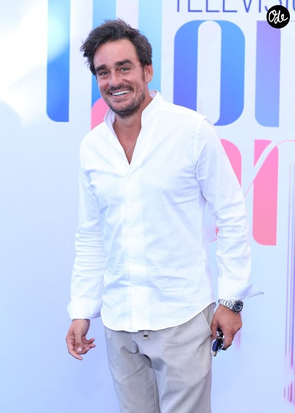 Le comédien n'a pas manqué de saluer la "force" et le "courage" de sa moitié à la suite de cet accouchement, lui adressant un magnifique "Je t'aime". 

Kevin Levy - Photocall de 'Demain nous appartient' au Grimaldi Forum lors de la 65eme édition du Festival TV De Monte Carlo le 13 Juin 2026 © Denis Guignebourg /Bestimage