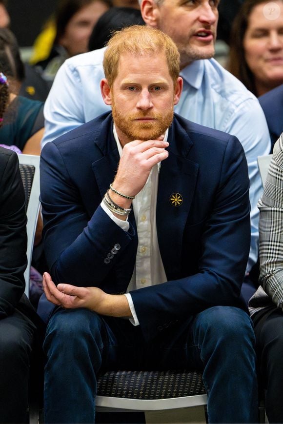 Le prince Harry, duc de Sussex, assiste à la compétition de volley-ball assis au Vancouver Convention Centre lors des Invictus Games Vancouver Whistler 2025, le 15 février 2025. © Backgrid USA / Bestimage