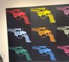 Le centre d'art accueille une rétrospective majeure et grand public dédiée à l'icône américaine Andy Warhol.

Une femme regarde Guns de l'artiste Andy Warhol, 1982, lors de l'avant-première de presse pour les ventes aux enchères d'art moderne et contemporain de Sotheby's New York. 

© Nancy Kaszerman/ZUMA Press Wire / Bestimage