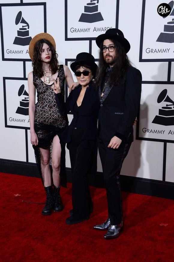 Sean Lennon, sa compagne Charlotte Kemp Muhl, et sa mere Yoko Ono - 56eme ceremonie des Grammy Awards a Los Angeles, le 26 janvier 2014. Agence / Bestimage