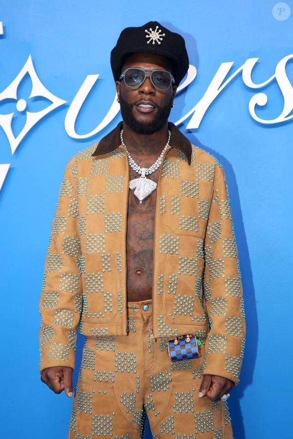 Burna Boy - Photocall du Défilé de mode Louis Vuitton Homme, Collection Printemps/Été 2025 dans le cadre de la Fashion Week de Paris, France, le 18 Juin 2024. 

© Bertrand Rindoff / Bestimage