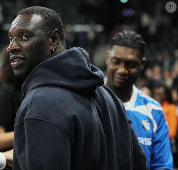 Omar Sy - Les célébrités assistent à la victoire du club Paris Basketball face au Baskonia Vitoria (67-65) à l'Adidas Arena à Paris, le 1er novembre 2024. 
© Jonathan Rebboah / Panoramic / Bestimage