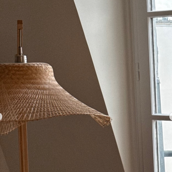Un magnifique appartement lumineux aux tons clairs. 

Capture instagram @kellyvedovelli