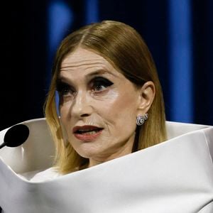 Elle a évoqué pour la première fois son enfance au sein d’une fratrie de cinq enfants. 

Isabelle Huppert sur scène lors de la 81e Mostra de Venise à la Sala Grande le 07 septembre 2024 à Venise, Italie.  Photo by Marco Piovanotto/ABACAPRESS.COM