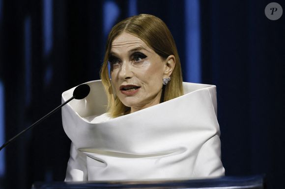 Elle a évoqué pour la première fois son enfance au sein d’une fratrie de cinq enfants. 

Isabelle Huppert sur scène lors de la 81e Mostra de Venise à la Sala Grande le 07 septembre 2024 à Venise, Italie.  Photo by Marco Piovanotto/ABACAPRESS.COM