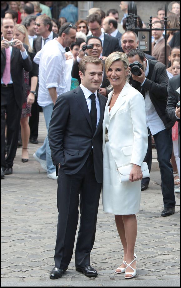 Un an après ce dîner, ils se mariaient à Paris.

Renaud Capuçon et Laurence Ferrari lors de leur mariage, le 3 juillet 2009, à la mairie du 16e arrondissement de Paris, France.
© Guillaume Gaffiot/Bestimage