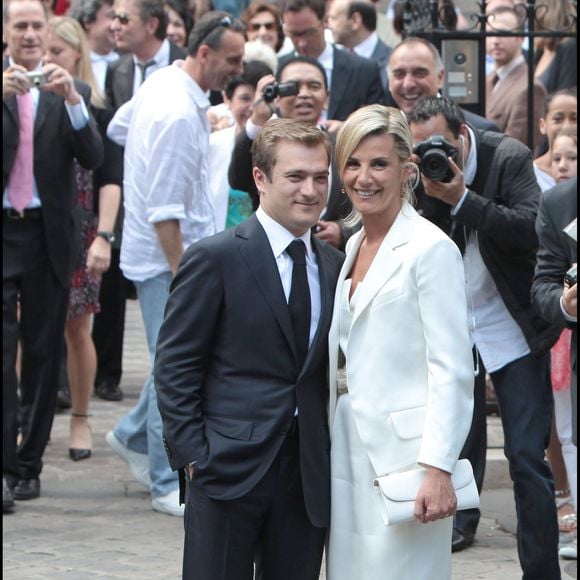 Un an après ce dîner, ils se mariaient à Paris.

Renaud Capuçon et Laurence Ferrari lors de leur mariage, le 3 juillet 2009, à la mairie du 16e arrondissement de Paris, France.
© Guillaume Gaffiot/Bestimage