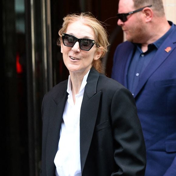 Céline Dion, accompagnée de son fils René-Charles Angélil, arrive à l'hôtel Royal Monceau à Paris avant l'ouverture des JO (Jeux Olympiques) Paris 2024 le 23 juillet 2024. La chanteuse devrait être présente à la cérémonie d’ouverture des Jeux olympiques Paris 2024, ce vendredi 26 juillet 2024.

Photo : Agence / Bestimage