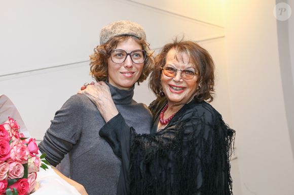Claudia Cardinale pose avec sa fille Claudia Squitieri - Claudia Cardinale reçoit la médaille d'honneur du département des Bouches-du-Rhône à Marseille le 14 Décembre 2019. © Philippe Doignon / Bestimage
