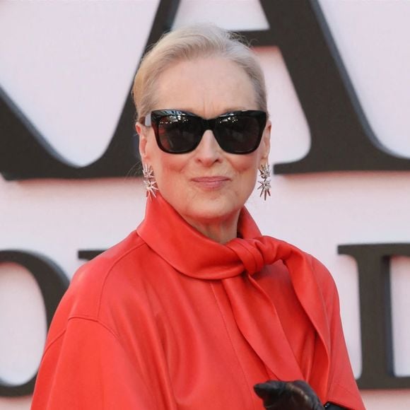 Vingt ans après le premier volet, le casting culte s’est réuni pour la première mondiale du "Diable s'habille en Prada 2" à New-York.

Anne Hathaway, Meryl Streep, Lady Gaga et les acteurs assistent à la première mondiale de "Le diable s'habille en Prada 2" au Lincoln Center à New York.

©BestImage