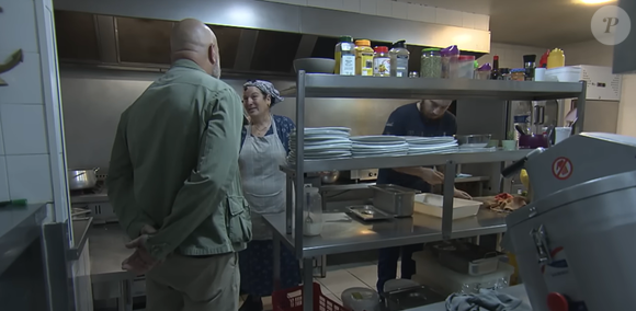 Surprise : sur place, le patron était absent et son fils Yacine a pris la fuite.

Philippe Etchebest s'est rendu dans le restaurant routier de Bachir pour "Cauchemar en cuisine".