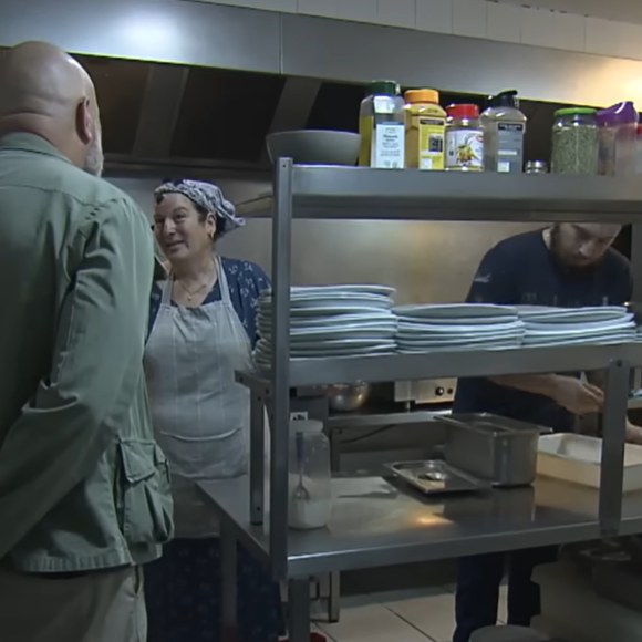 Surprise : sur place, le patron était absent et son fils Yacine a pris la fuite.

Philippe Etchebest s'est rendu dans le restaurant routier de Bachir pour "Cauchemar en cuisine".