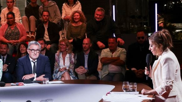 Des mois après son retrait de Quelle époque !, Christophe Dechavanne prend la parole et laisse deviner ses rapports avec Léa Salamé