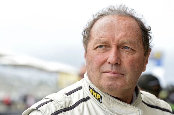 Il s'agit de Jochen Mass, décédé à 78 ans des suites d’un AVC.

L'ancien pilote allemand Jochen Mass, vainqueur des 24 Heures du Mans en 1989, est mort à l'âge de 78 ans le 4 mai 2025. © DPPI / PsnewZ / Bestimage