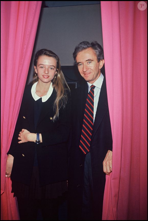 Archives : Bernard Arnault et sa fille Delphine au défilé de mode Christian Lacroix, été 1992, à Paris.