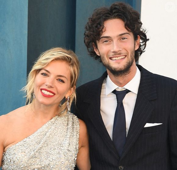 Sienna Miller et Oli Green au photocall de la soirée "Vanity Fair" lors de la 94ème édition de la cérémonie des Oscars à Los Angeles.
© imageSPACE via Zuma Press/Bestimage