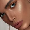 Comment adopter la routine makeup parfaite ? Le maquilleur Charly Salvator vous donne ses meilleurs conseils