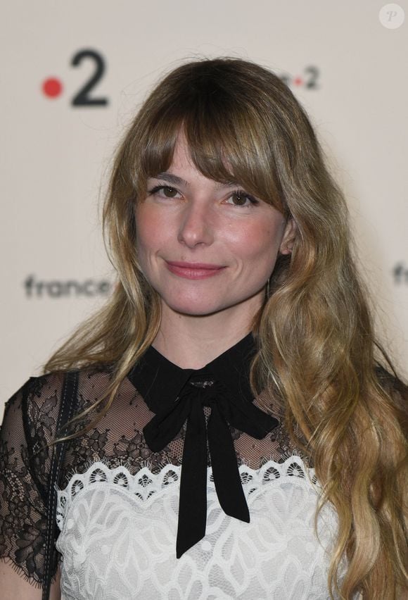 À 40 ans, l'interprète du titre "Aimer" a réussi avec brio à concilier sa carrière et sa vie de maman comme elle l'a expliqué aux journalistes du magazine Closer.

Cecilia Cara - 31e cérémonie des Molières 2019 aux Folies Bergère à Paris. Le 13 mai 2019. © Coadic Guirec/Bestimage