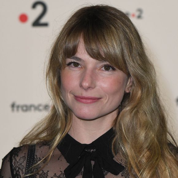 À 40 ans, l'interprète du titre "Aimer" a réussi avec brio à concilier sa carrière et sa vie de maman comme elle l'a expliqué aux journalistes du magazine Closer.

Cecilia Cara - 31e cérémonie des Molières 2019 aux Folies Bergère à Paris. Le 13 mai 2019. © Coadic Guirec/Bestimage