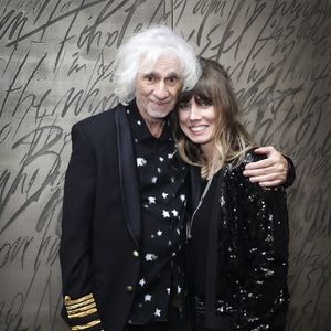 Exclusif - Louis Bertignac et sa femme Laetitia en backstage du concert solidaire pour les enfants de la guerre "Ensemble à l'Olympia" à Paris présenté par EliseCare le 10 février 2025.
© Jack Tribeca / Pierre Perusseau / Bestimage