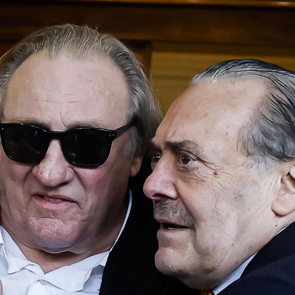 "Aujourd'hui j'ai retiré la plainte"

Gérard Depardieu et le paparazzi Rino Barillari se réconcilient au "Harry's Bar" à Rome le 19 janvier 2026. C'est au même endroit, le 21 mai 2024 que les deux hommes se sont accrochés. Gérard Depardieu aurait frappé le photographe à trois reprises au visage car ce dernier avait bousculé la compagne de Gérard Depardieu pour faire une série de photos. Après cet incident, les plaintes ont fusé de toute part....mais les images montrent que les deux hommes ont trouvé un terrain d'entente.
Zuma Press / Bestimage